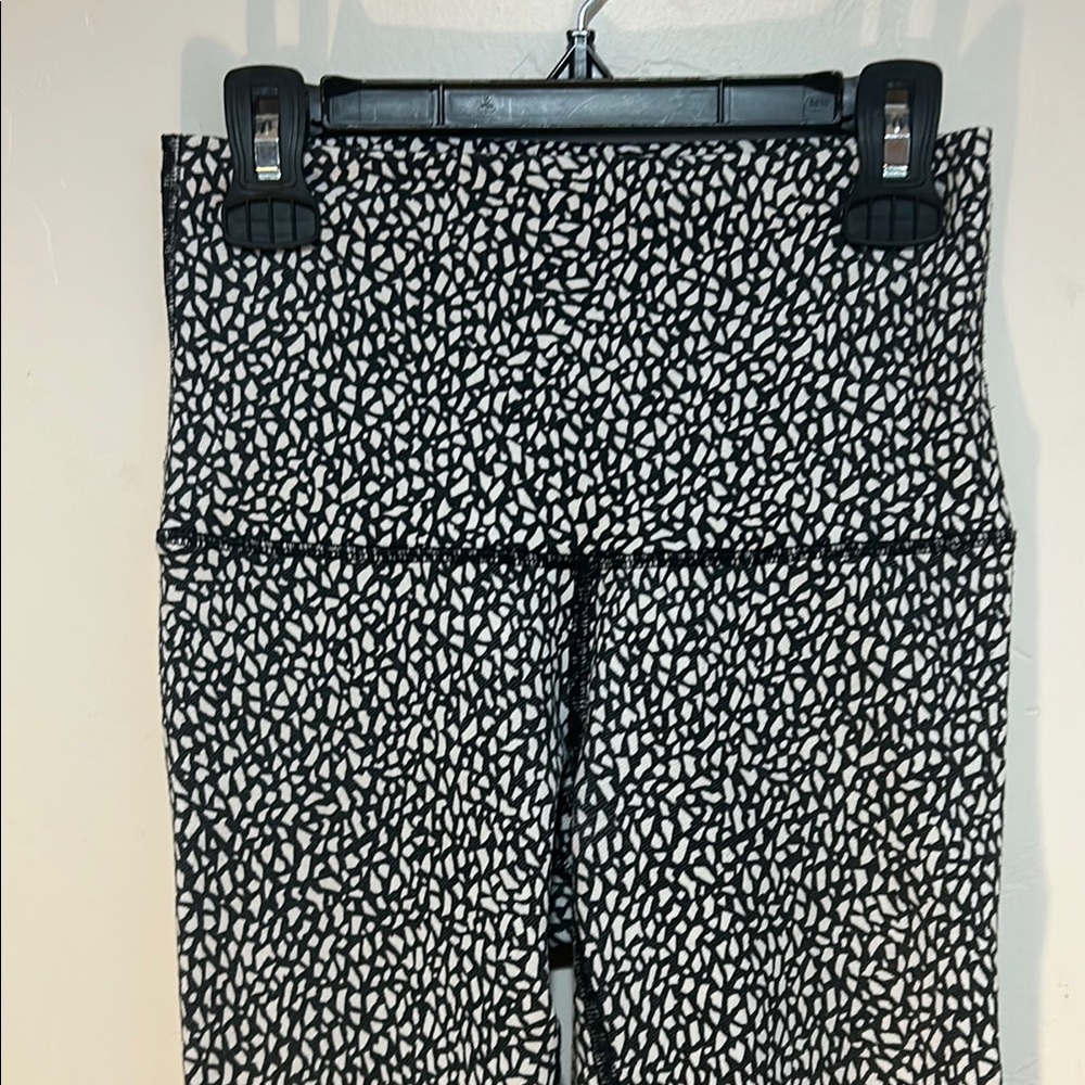 Lululemon Athletica Black & White Patterned Leggings - Picture 7 of 13